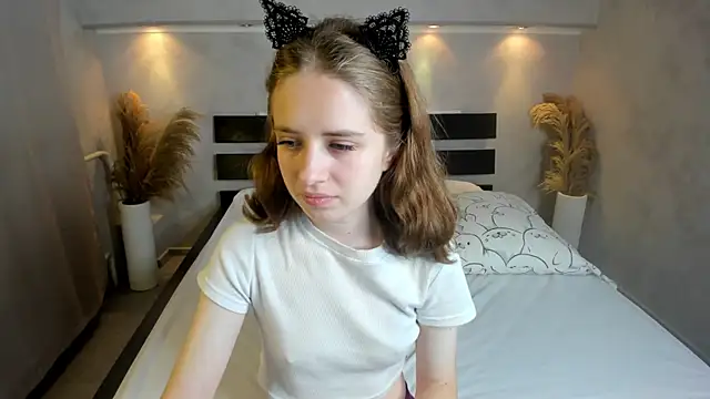 Camilla Kelly online show from October 10, 1:32 am