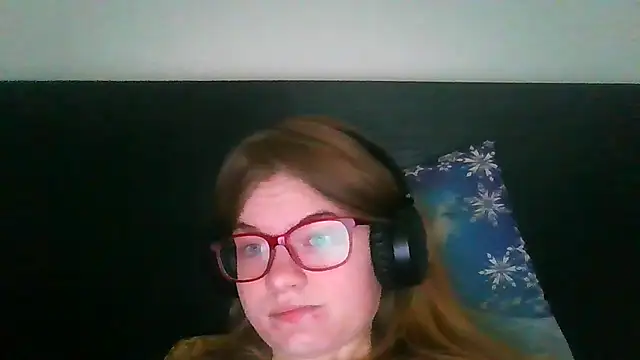 Snapshot of Moonolighta chatting on October 7, 7:35 am Moonolighta online show from October 7, 7:35 am