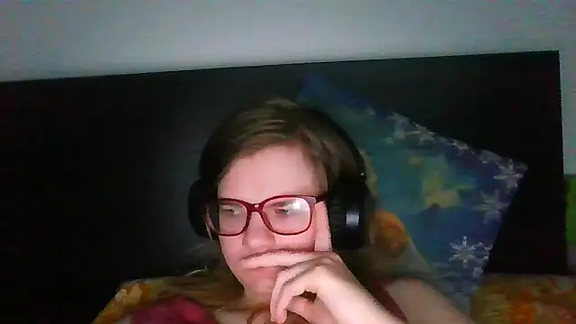 Snapshot of Moonolighta chatting on September 22, 6:34 am Moonolighta online show from September 22, 6:34 am