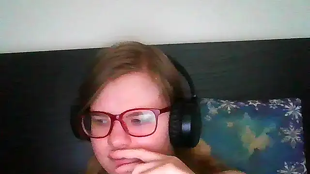 Snapshot of Moonolighta chatting on September 23, 9:51 am Moonolighta online show from September 23, 9:51 am