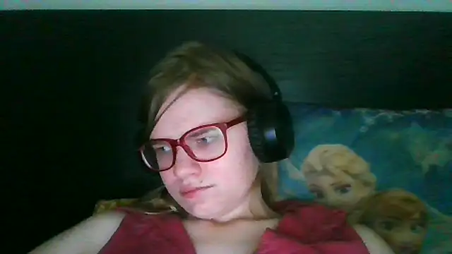 Snapshot of Moonolighta chatting on September 24, 9:52 am Moonolighta online show from September 24, 9:52 am