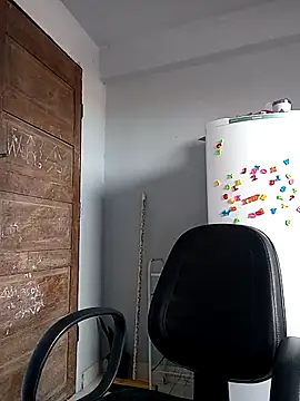 indiazinhabella27 online show from November 12, 10:46 am