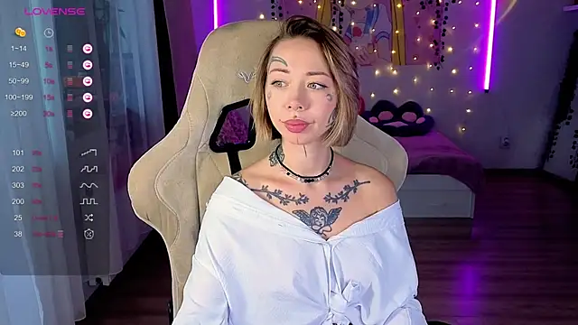 bunnykellyyy online show from September 24, 6:34 am