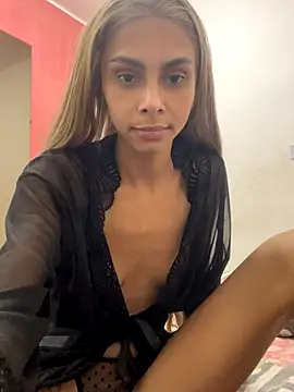 heloagreen  online show from September 22, 7:45 pm