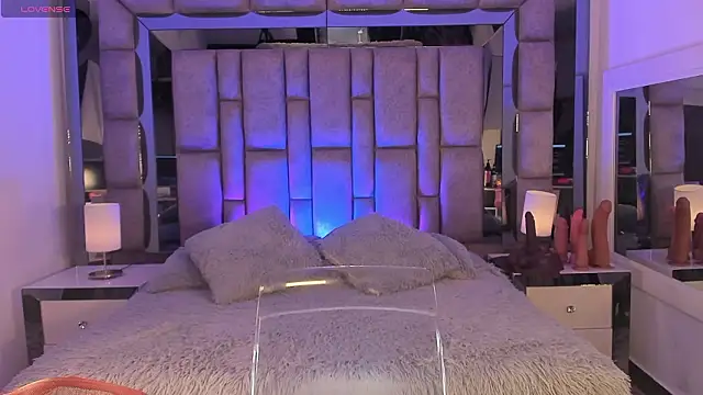 MaddyGray  online show from March 18, 7:08 pm