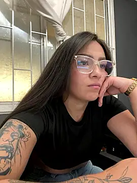 Alyha Cortes online show from January 7, 5:49 pm