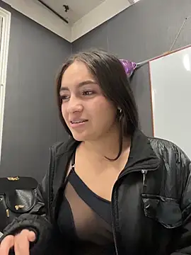 Alyha Cortes online show from February 17, 2:05 pm