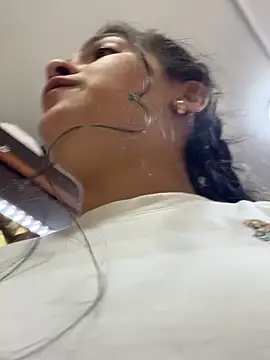 Alyha Cortes online show from November 13, 2:05 pm