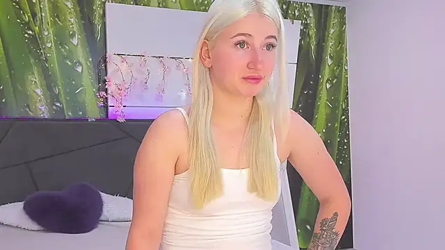 HollyTailors online show from December 4, 6:04 am