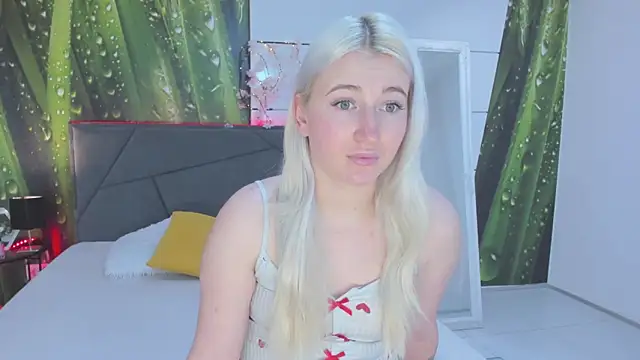 HollyTailors online show from February 19, 1:21 pm