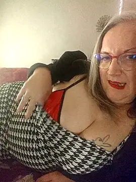 Feelineducentre online show from January 5, 8:45 pm