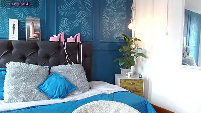 zohet kriss online show from April 24, 3:15 pm