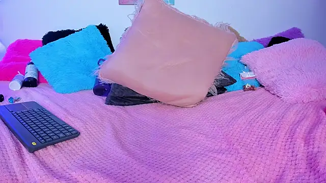 tyra bankss  online show from November 29, 7:01 am