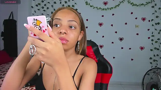 yumi hanna online show from April 18, 4:48 am