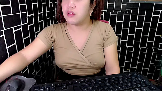 xUrDreamSlutWhore online show from September 9, 4:07 pm