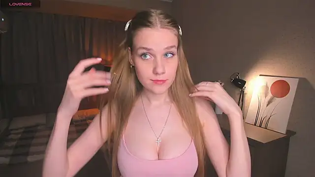 OdellaFrake online show from September 17, 7:45 pm