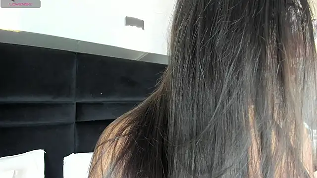 CarolineLee  online show from February 9, 10:34 pm