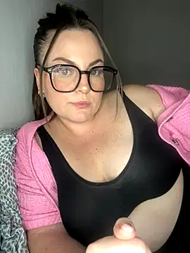 Snapshot of whitequeen_xxx chatting on October 9, 9:08 pm whitequeen xxx online show from October 9, 9:08 pm