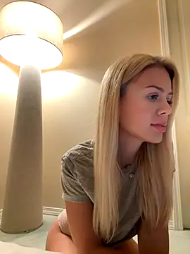 Snapshot of peachyblondie chatting on October 26, 3:46 am peachyblondie online show from October 26, 3:46 am