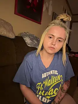 JuicyExxxperience online show from April 2, 10:24 am