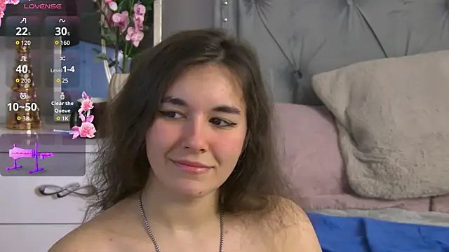 LolaButtie online show from December 22, 7:00 am