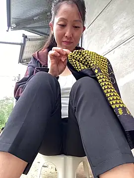 Huong-Ly online show from October 16, 8:17 am