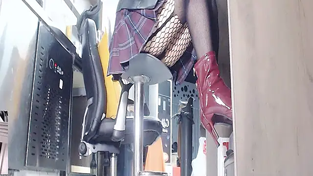 Eileen-L online show from October 15, 5:43 am