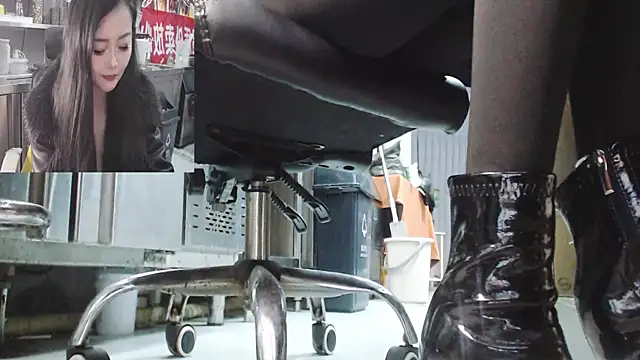 Eileen-L online show from December 5, 4:45 am