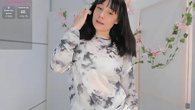 Snapshot of Honeey_Beee chatting on October 1, 10:48 pm Honeey Beee online show from October 1, 10:48 pm