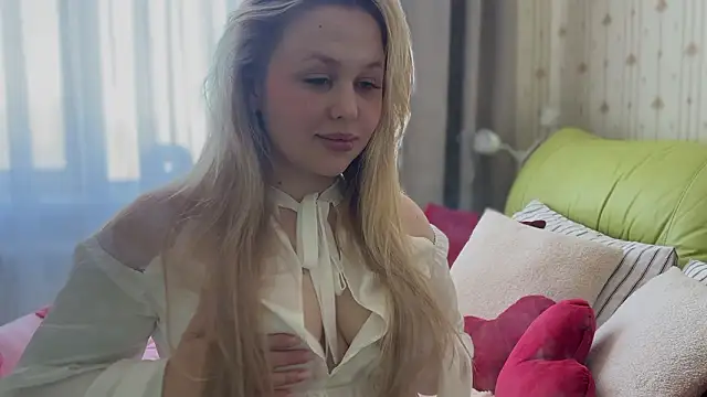 Estella Elwood online show from February 3, 6:40 am