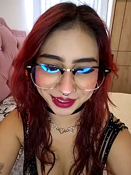 Snapshot of sarah_lark_ chatting on October 16, 12:19 pm sarah lark online show from October 16, 12:19 pm