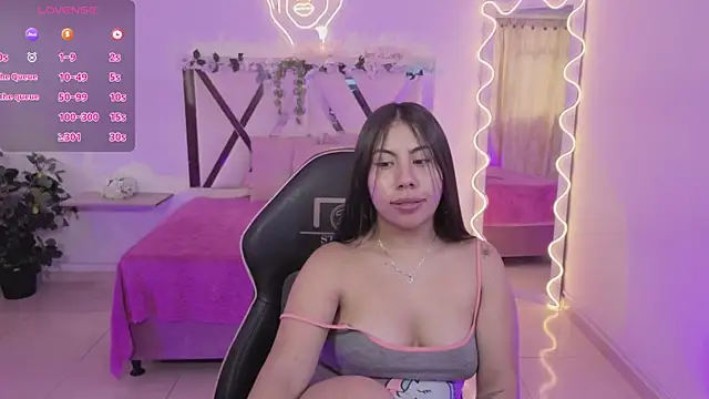 ZURY TAY online show from June 3, 2:33 pm