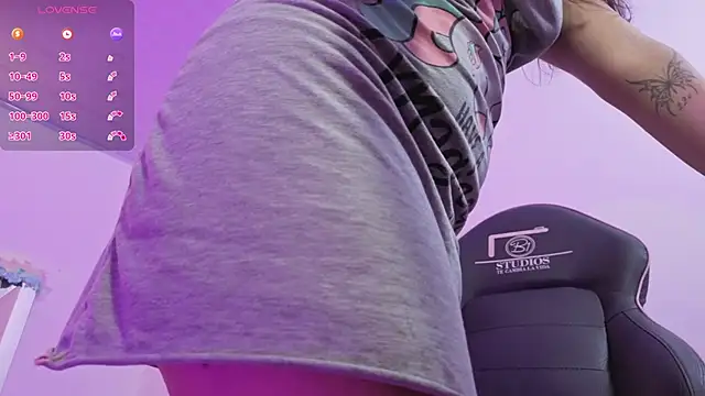 ZURY TAY online show from March 23, 11:49 am