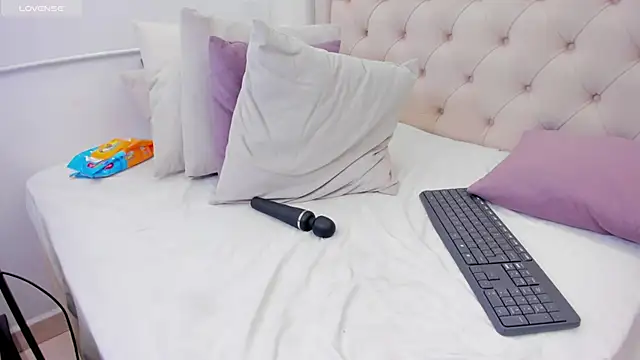 Snapshot of sarah_ashbourne chatting on October 18, 6:42 pm sarah ashbourne online show from October 18, 6:42 pm