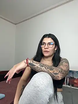 MiaKiittyy online show from January 5, 5:27 pm