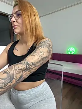 MiaKiittyy online show from November 22, 1:30 am