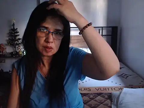 Prettysweetmum online show from May 1, 10:35 pm