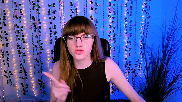 Snapshot of ava_mystic_ chatting on October 13, 9:06 pm ava mystic online show from October 13, 9:06 pm