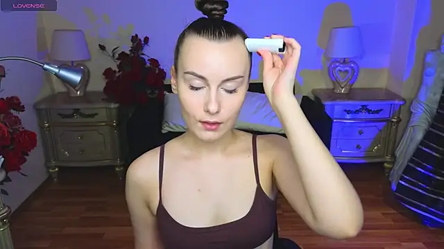 Kelly Cartier online show from October 4, 12:33 pm