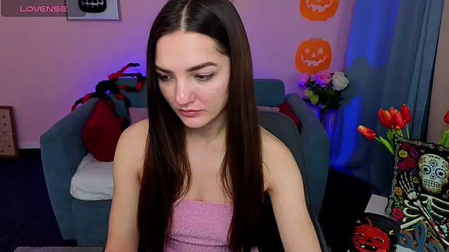 MyEllaLuvs online show from October 27, 9:20 pm