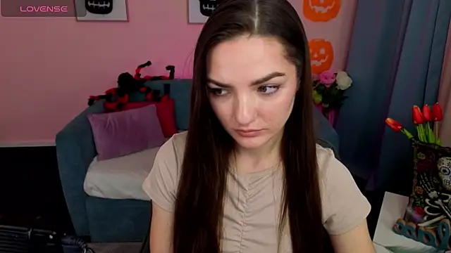 MyEllaLuvs online show from November 1, 9:30 pm