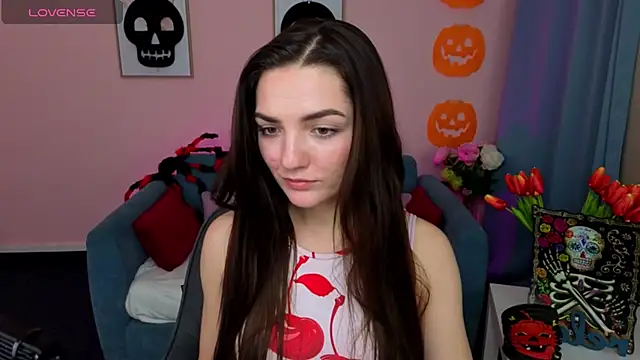 MyEllaLuvs online show from October 26, 8:37 pm