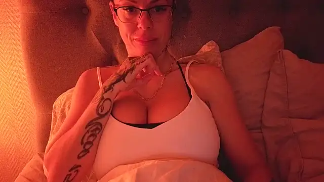 sexygilf82 online show from December 21, 11:19 pm