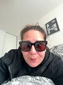 melanie75020 online show from January 7, 1:25 pm