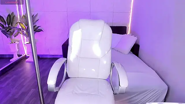 DulceGreem online show from February 9, 8:11 pm