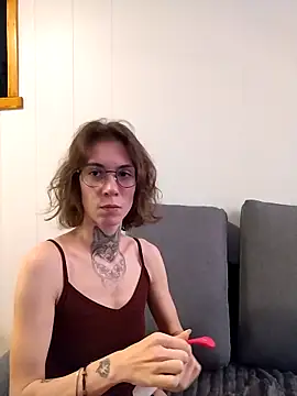 HoneySquirrel online show from March 22, 6:14 pm