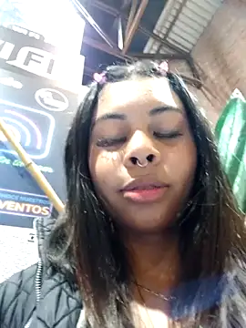 Snapshot of theLayla_DH chatting on October 16, 11:07 pm theLayla DH online show from October 16, 11:07 pm