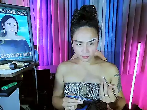 YourNikkieXxx online show from June 11, 7:54 pm
