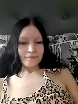Snapshot of DragonFoxie chatting on September 8, 5:01 pm DragonFoxie online show from September 8, 5:01 pm