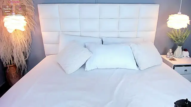 MiaVixen  online show from November 8, 5:01 am